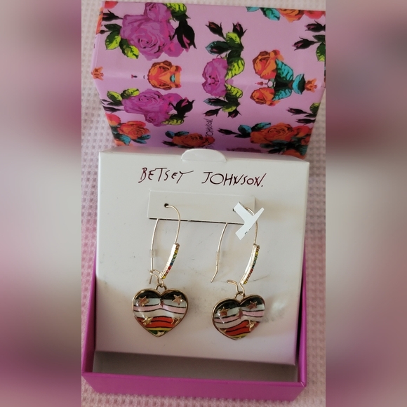 BETSEY JOHNSON  EARRINGS - Picture 4 of 9